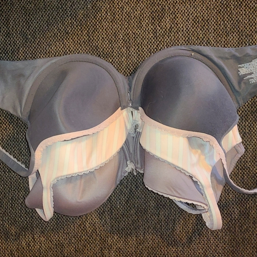 32 did Victoria secret bras